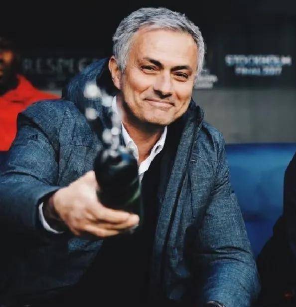 5-2，穆帅激活6大弃将，7700万神锋抽射定江山，欧冠正赛只差1关