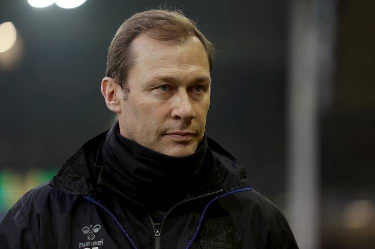 埃弗顿名宿弗格森出席球迷父亲葬礼,网友:他是真正的人民英雄